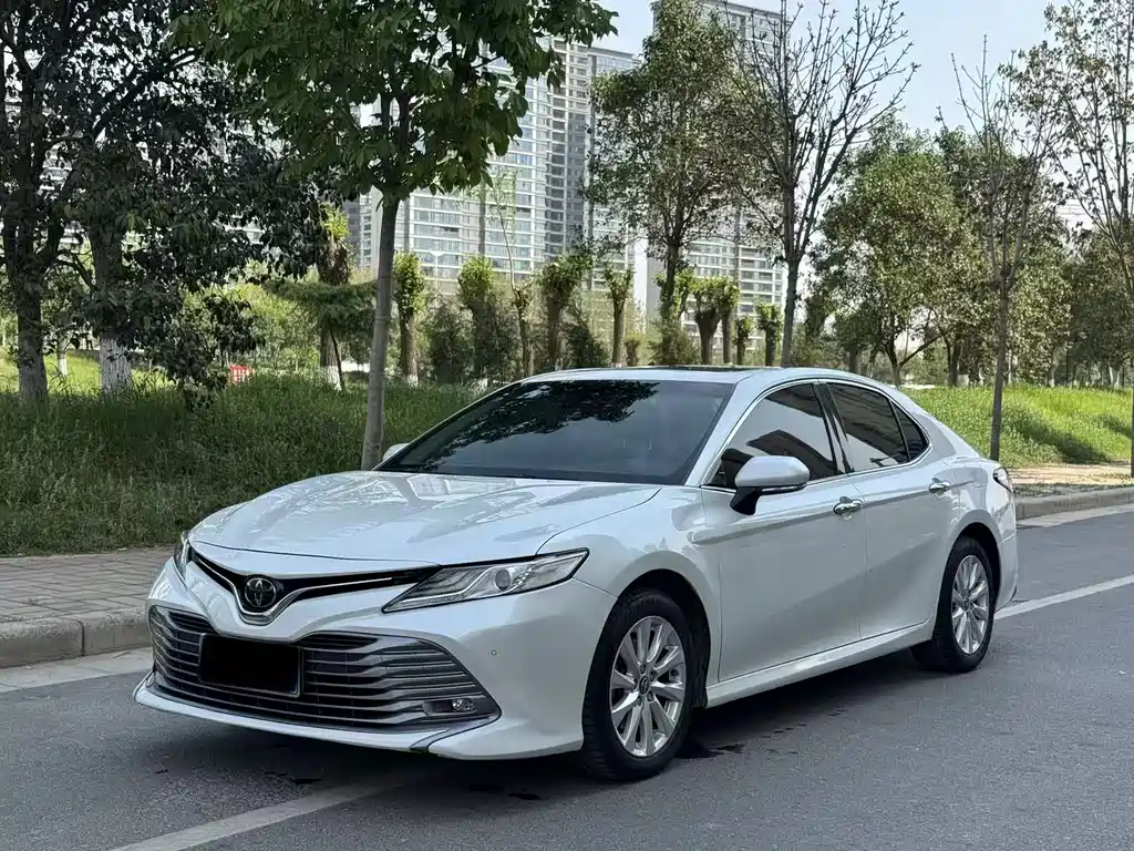 Toyota Camry 2019 — фото 3