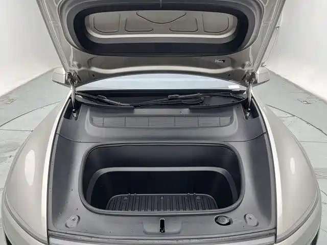 Tesla Model Y L 2025 — фото 22