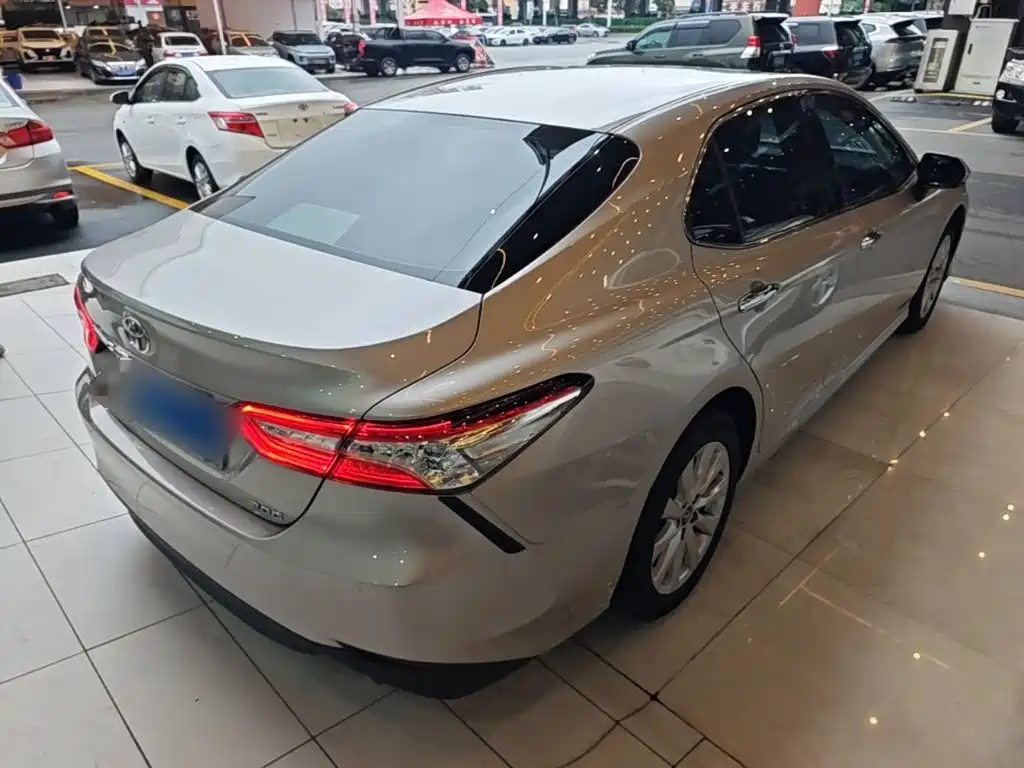 Toyota Camry 2020 — фото 5
