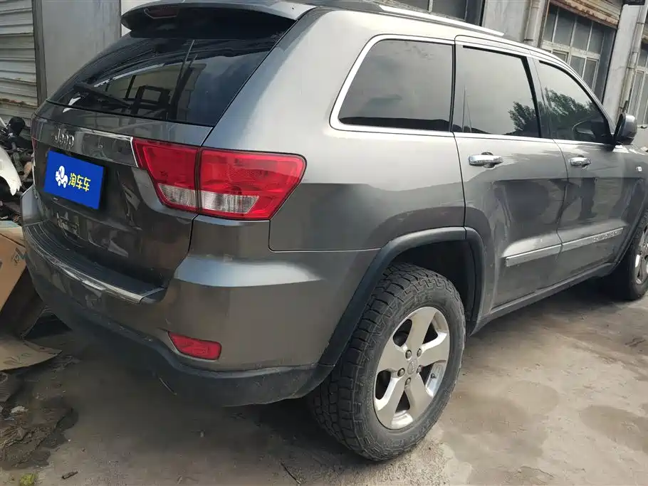Jeep Grand Cherokee 2013 — фото 3