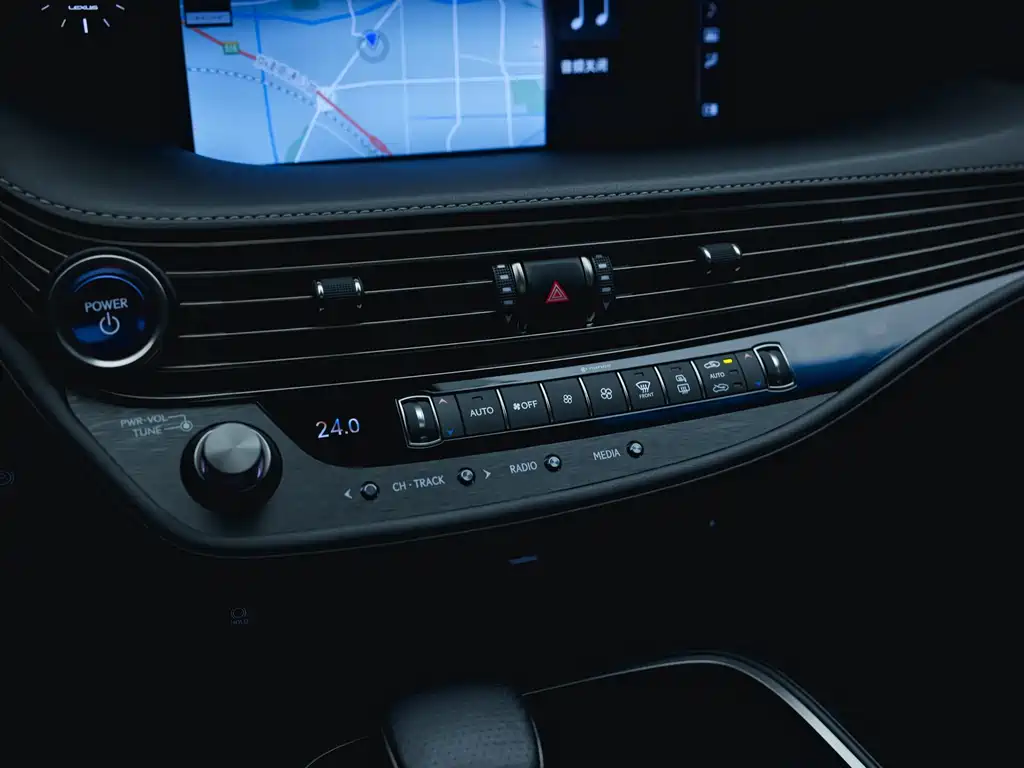 Lexus LS 2018 — фото 14
