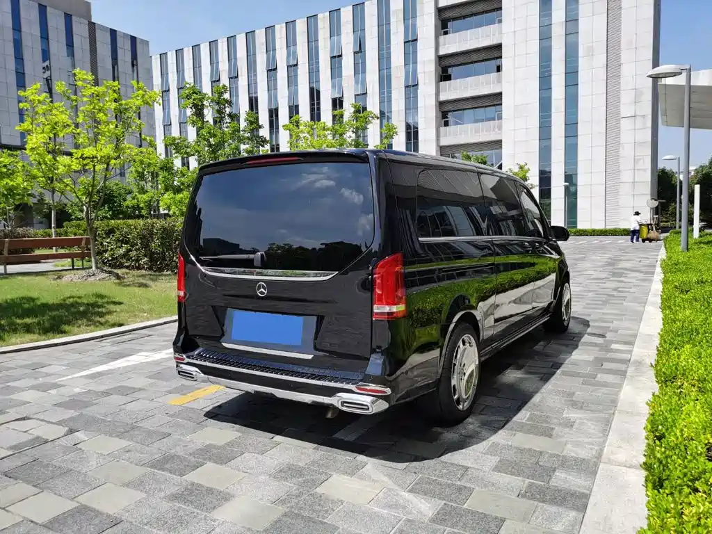 Mercedes-Benz V-Class 2021 — фото 21