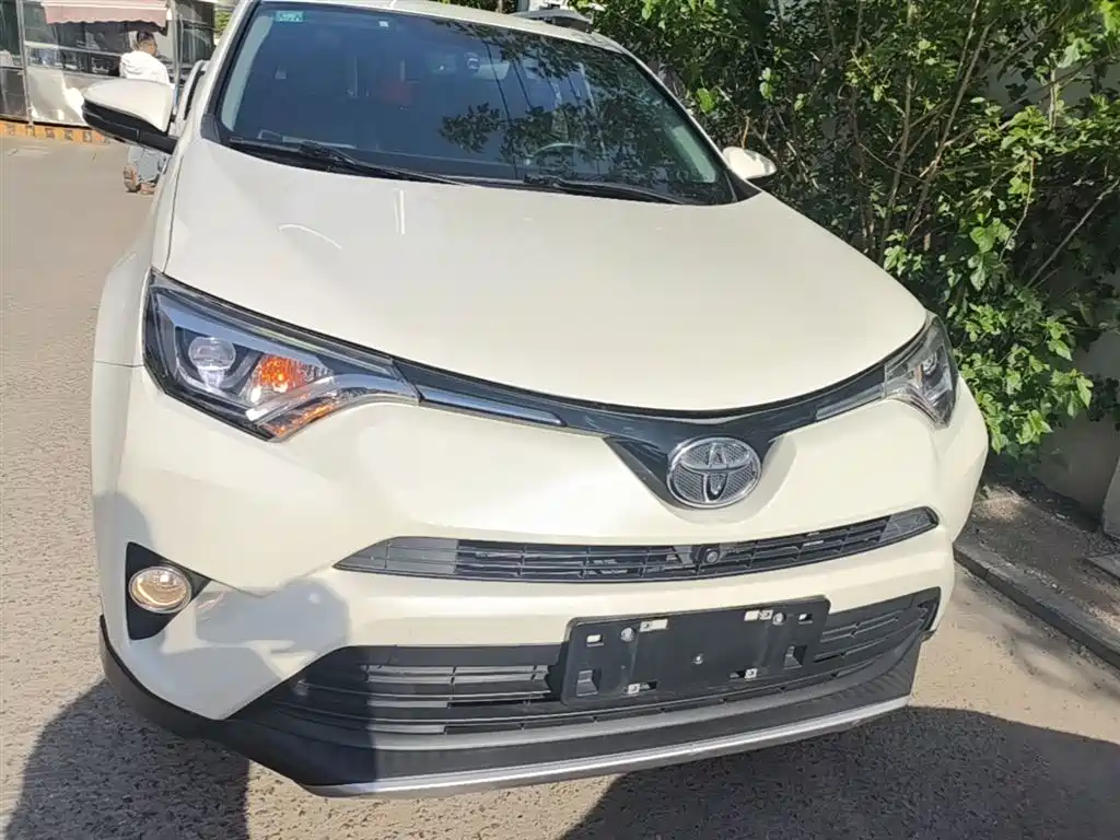 Toyota RAV4 2019 — фото 3