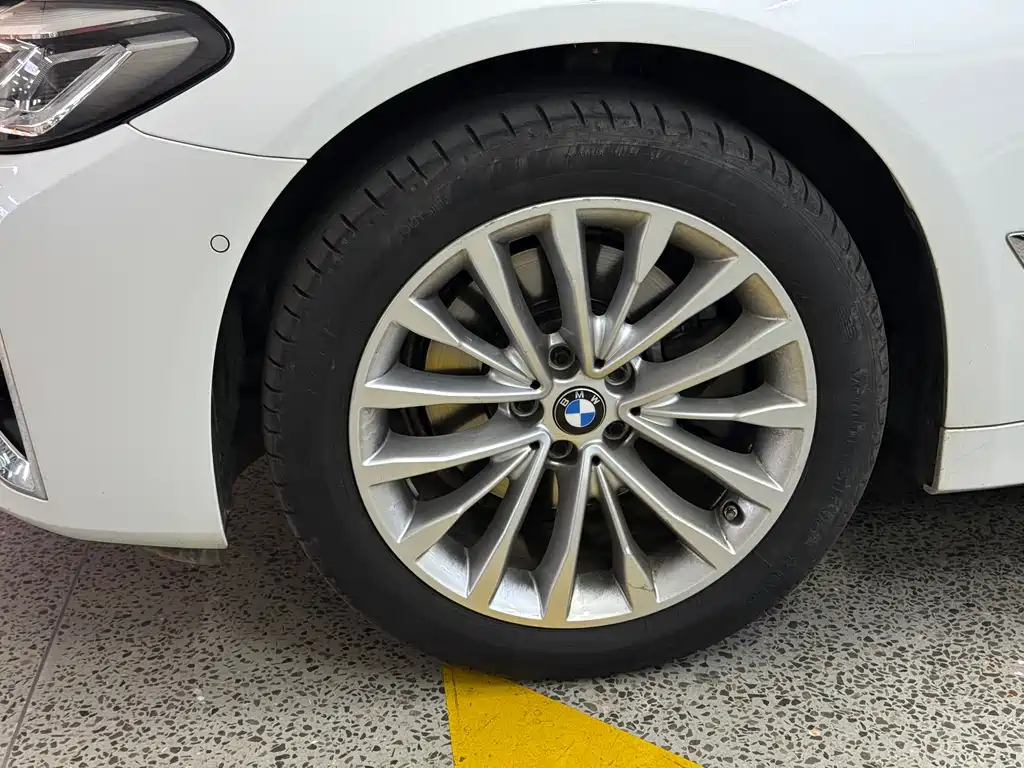 BMW 5 Series 2021 — фото 13