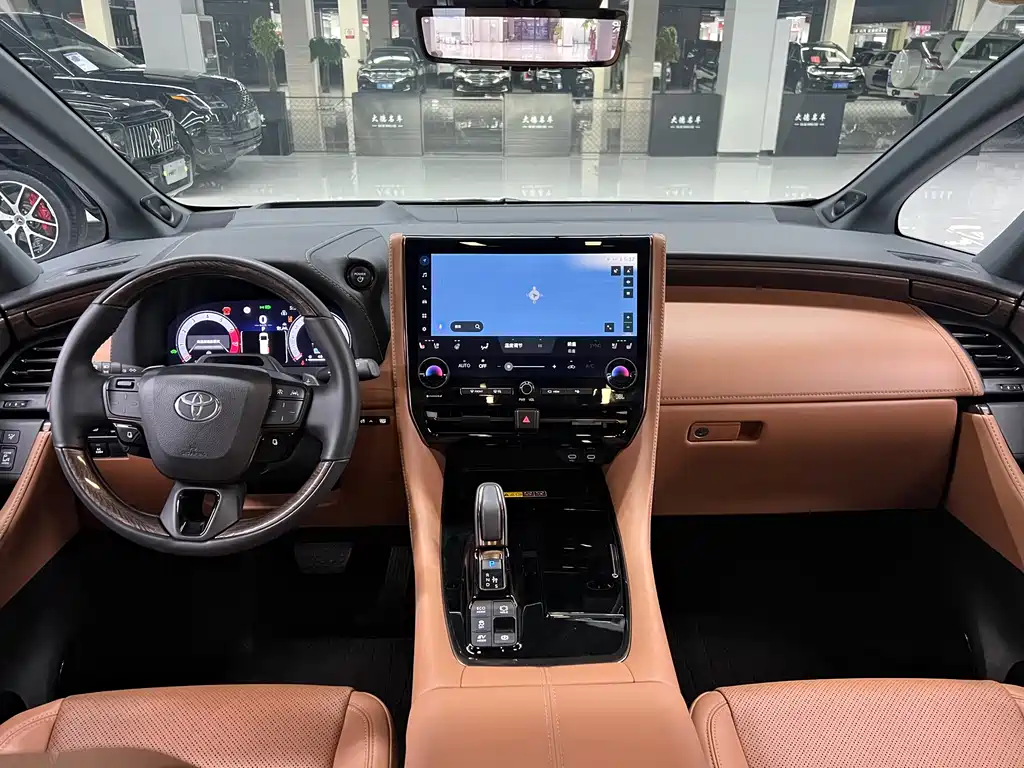 Toyota Alphard 2023 — фото 17