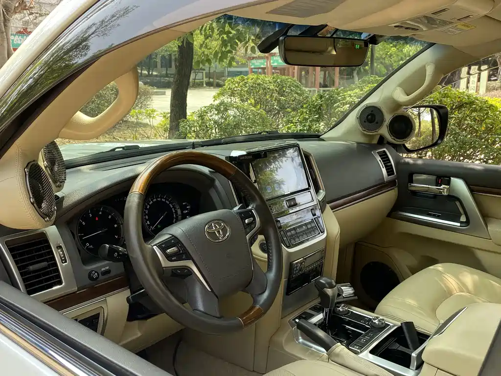 Toyota Land Cruiser 2017 — фото 16