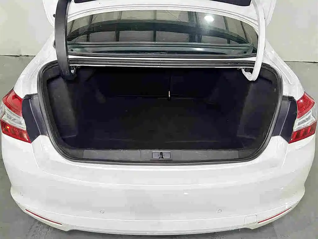 Peugeot 408 2016