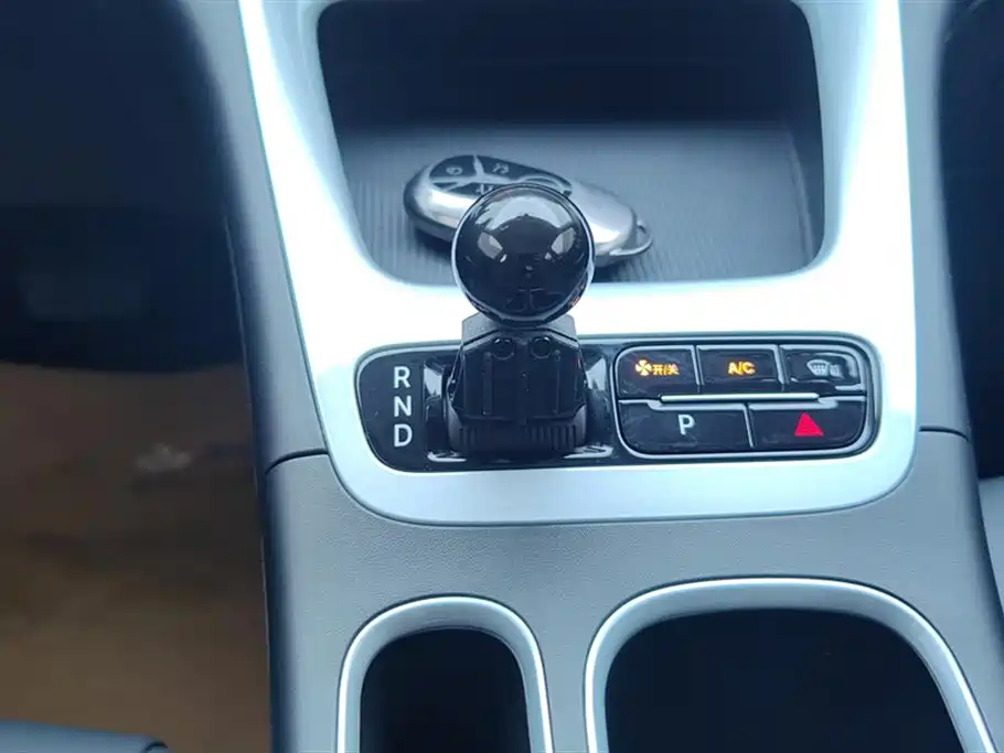 Geely Galaxy Starwish 2025 — фото 16