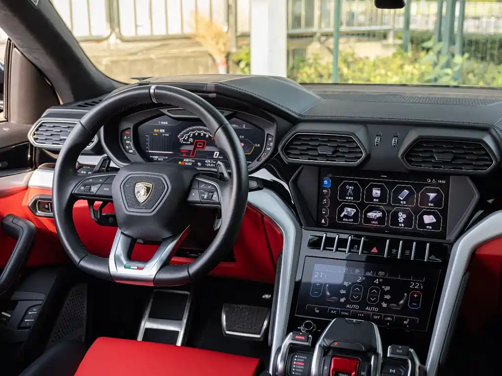 Lamborghini Urus 2019 — фото 11