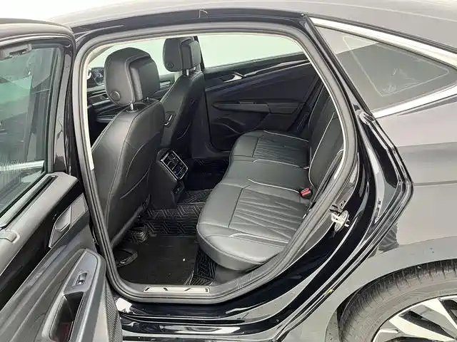 Volkswagen Passat 2022 — фото 24