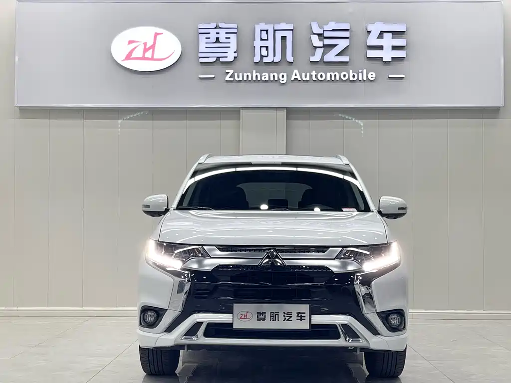Mitsubishi Outlander 2021 — фото 2
