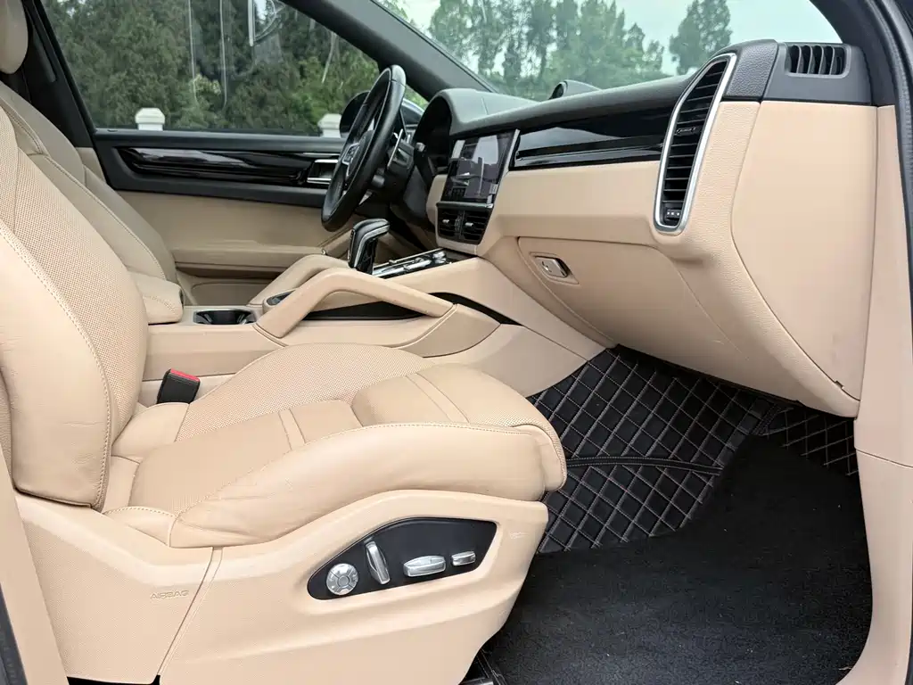 Porsche Cayenne Hybrid 2021 — фото 12