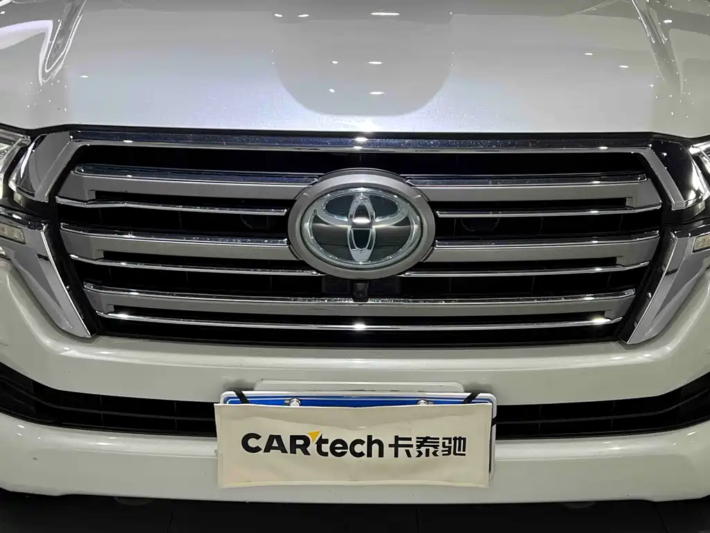 Toyota Land Cruiser 2020 — фото 10