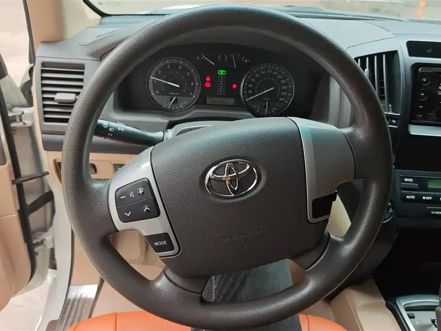 Toyota Land Cruiser 2015 — фото 15
