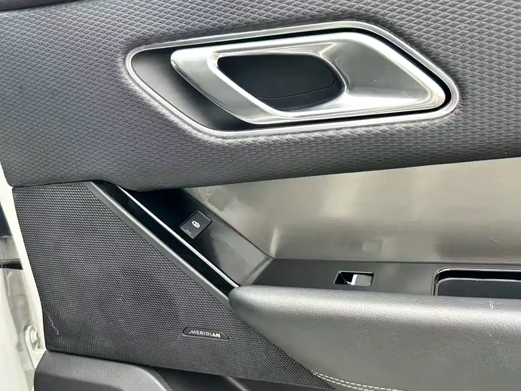Land Rover Velar 2018 — фото 15