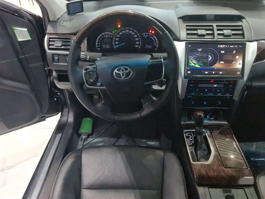 Toyota Camry 2017 — фото 7