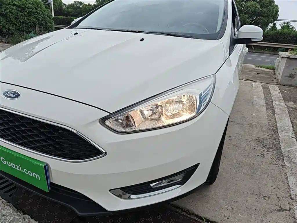 Ford Focus 2018 — фото 24