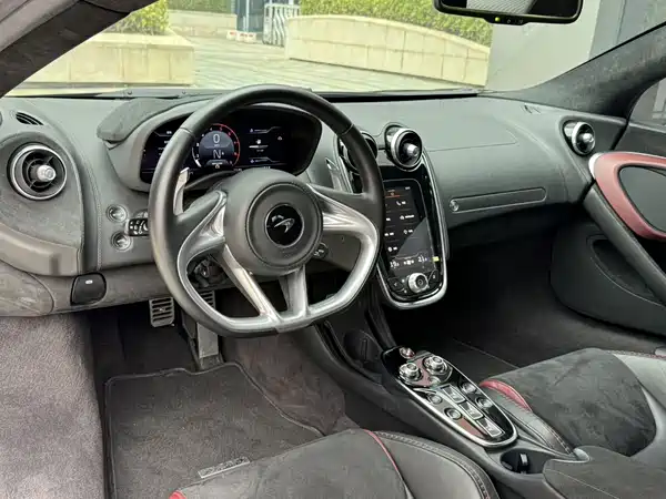McLaren GT 2023