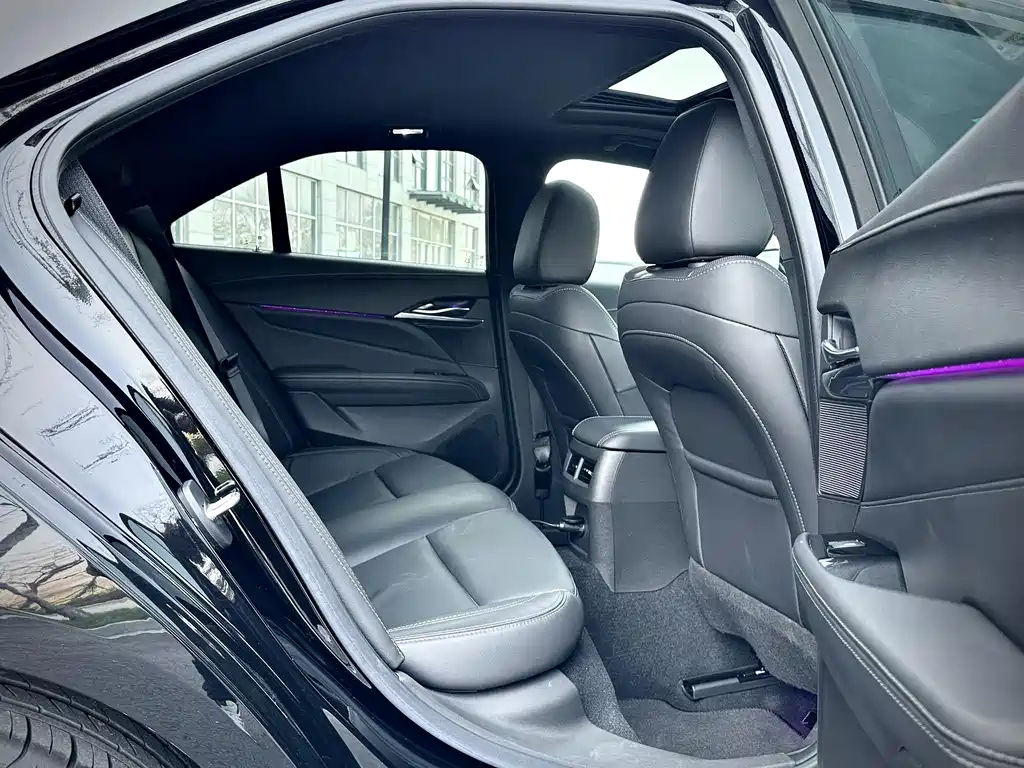 Cadillac CT4 2022 — фото 13