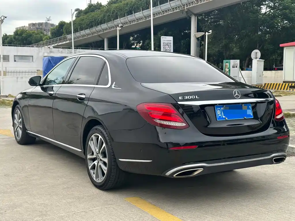 Mercedes-Benz E-Class 2019 — фото 9