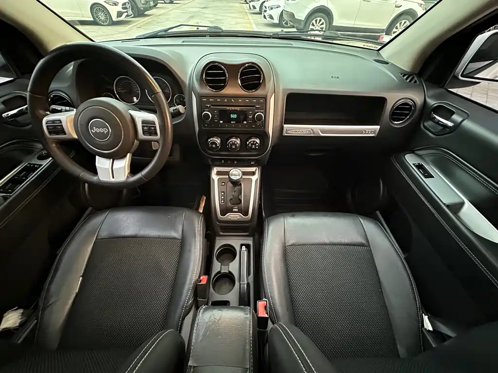 Jeep Compass 2015 — фото 8