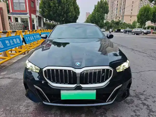 BMW i5 2025