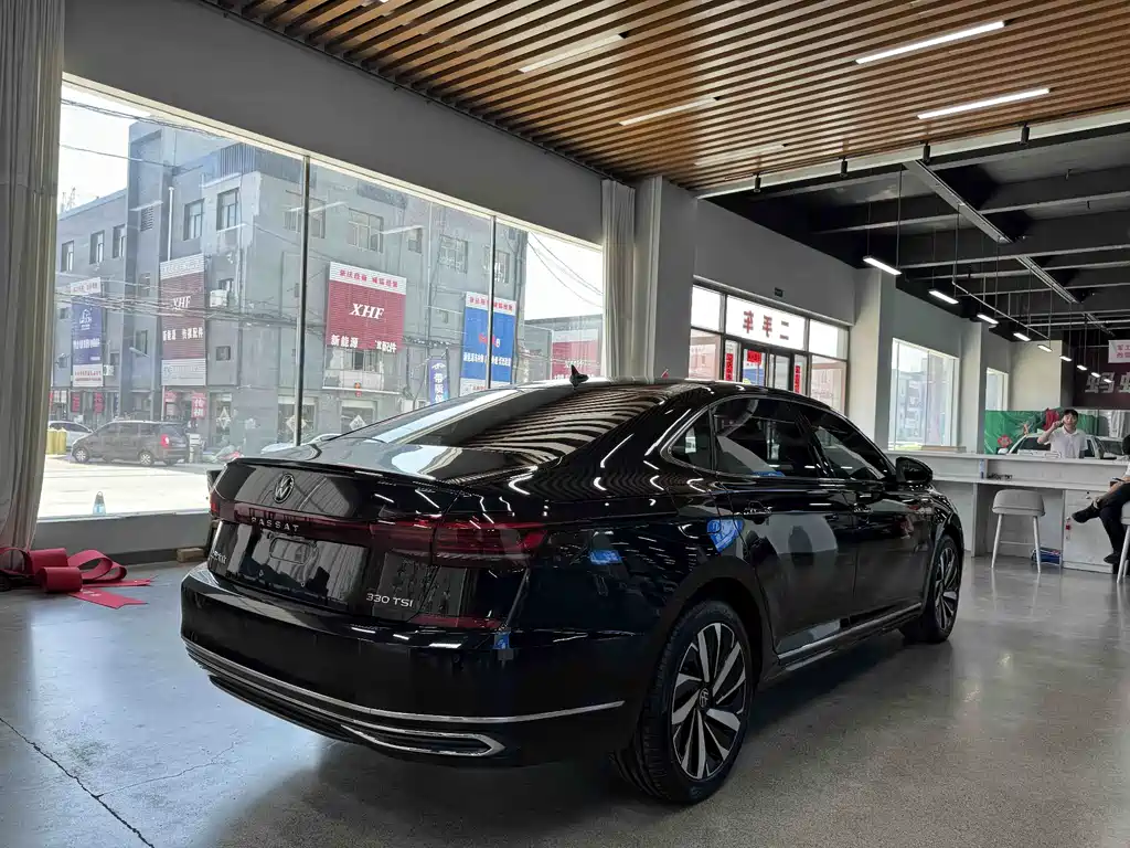 Volkswagen Passat 2023 — фото 14