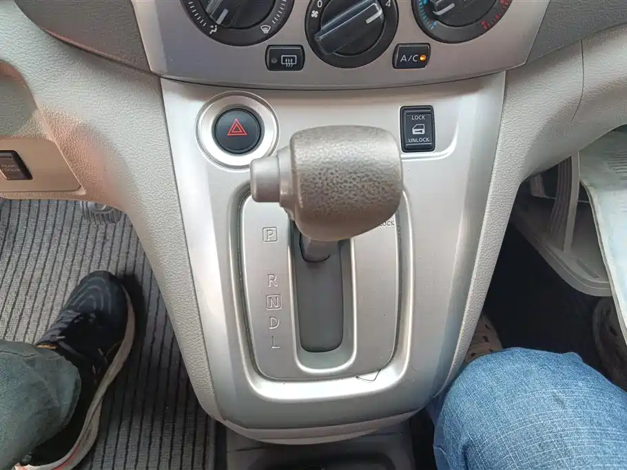 Nissan NV200 2014 — фото 16