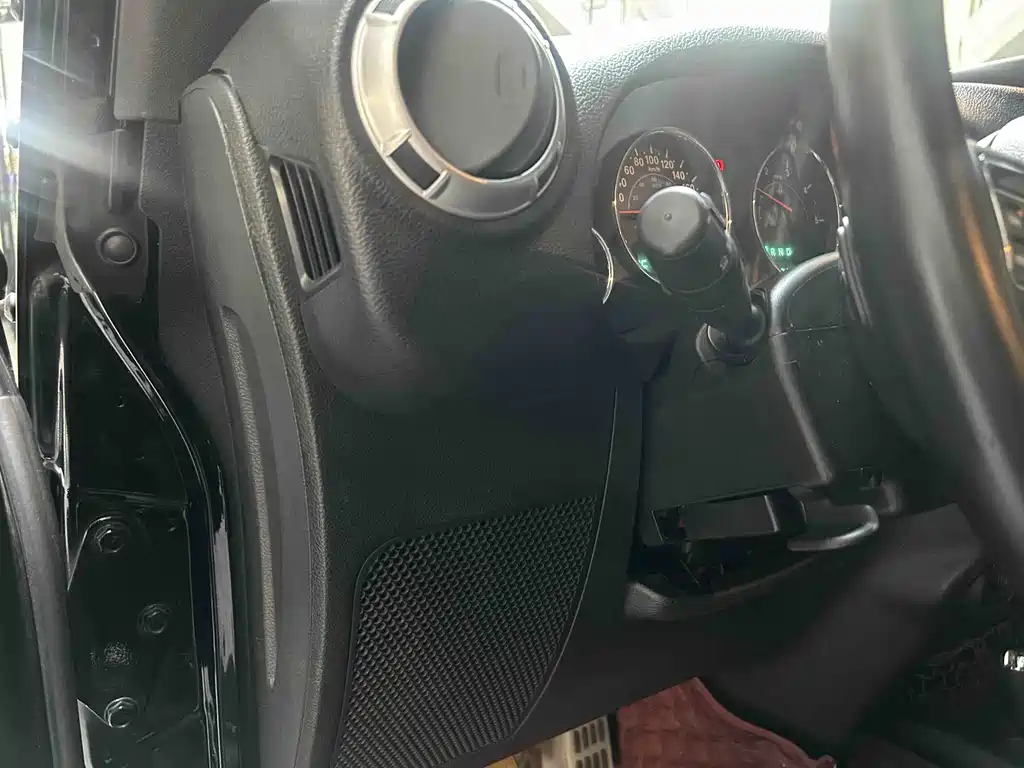 Jeep Wrangler 2015 — фото 10