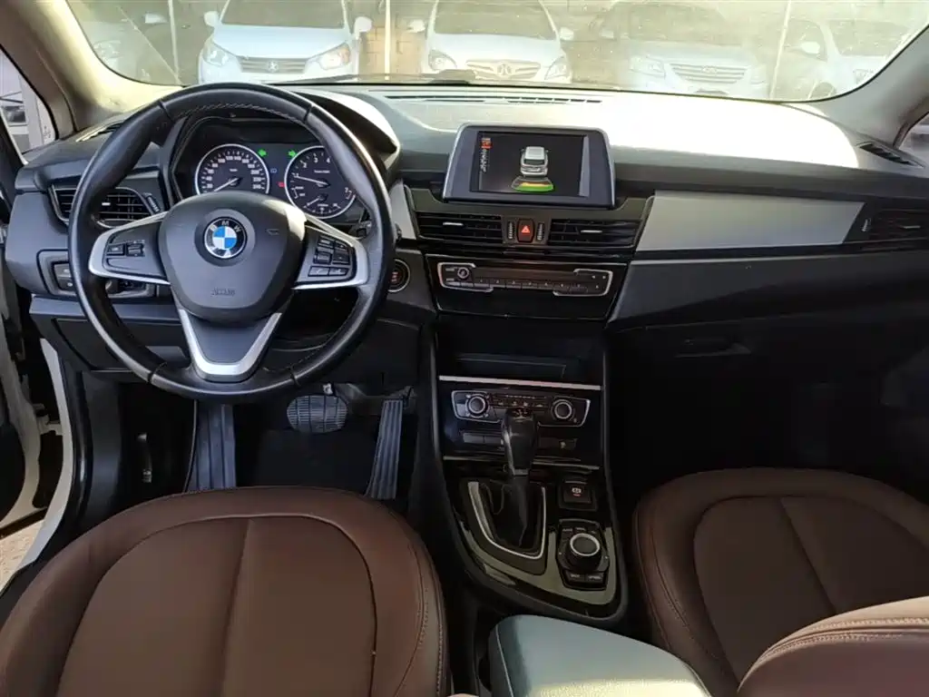 BMW 2 Series Active Tourer 2016 — фото 10