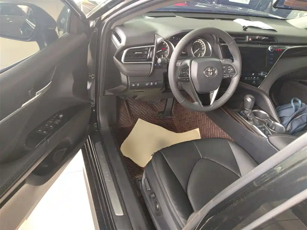 Toyota Camry 2021 — фото 16
