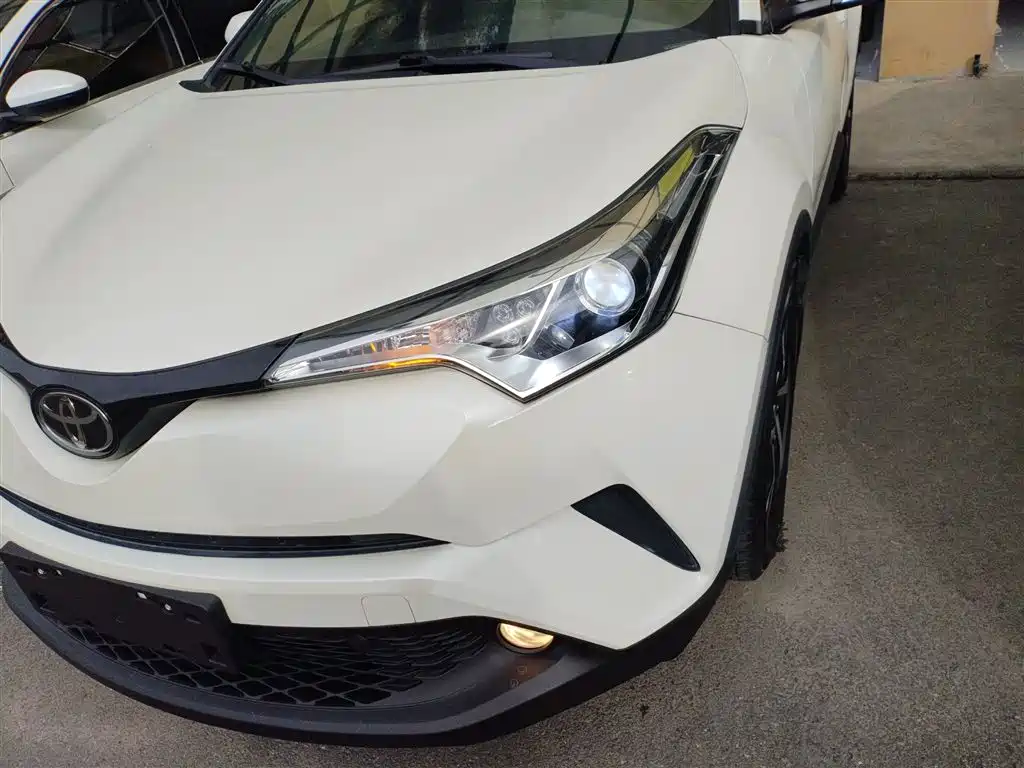 Toyota C-HR 2019 — фото 20