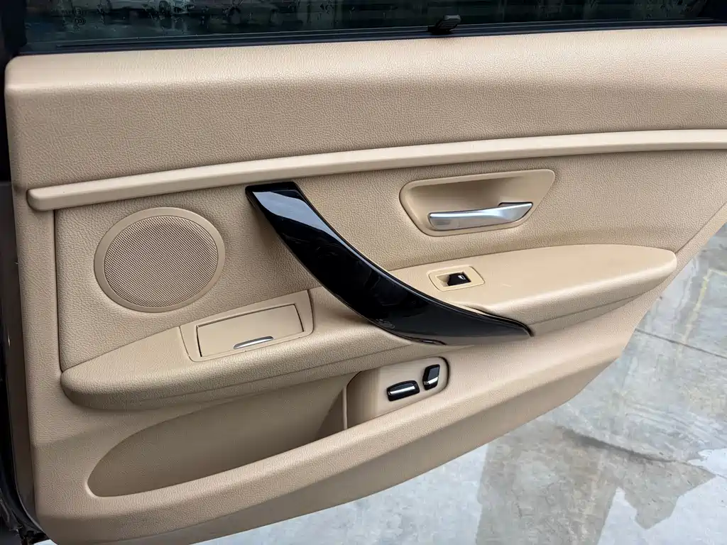 BMW 3 Series 2015 — фото 19