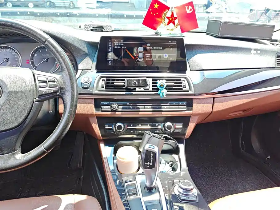 BMW 5 Series 2015 — фото 13
