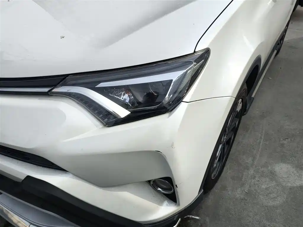 Toyota RAV4 2018 — фото 24