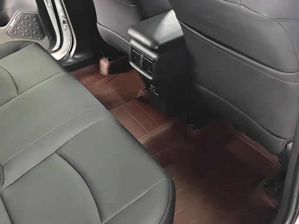 Toyota RAV4 2023 — фото 16