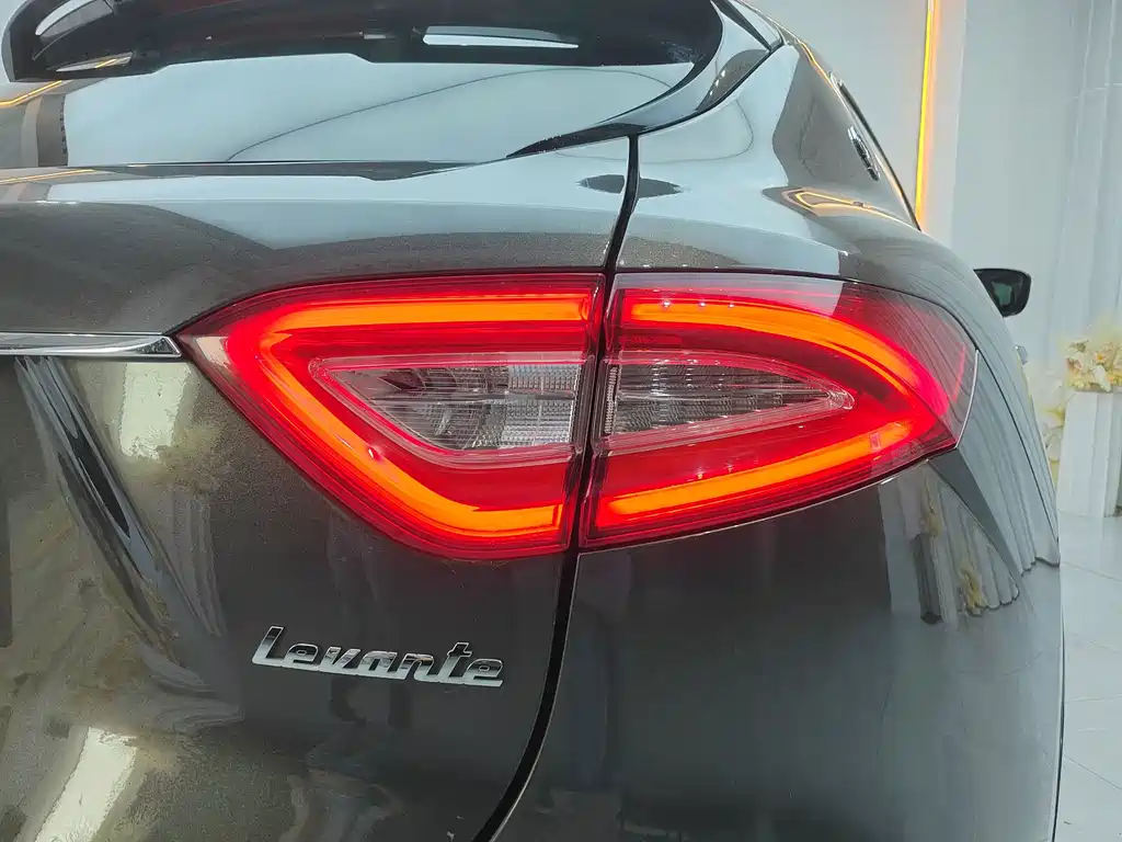 Maserati Levante 2018 — фото 8