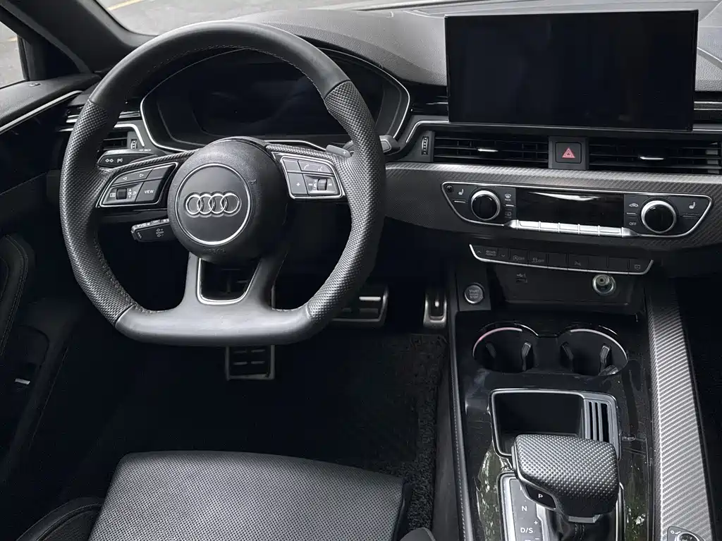Audi A4L 2025 — фото 13