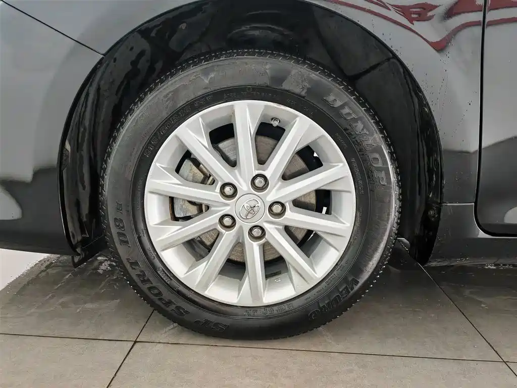 Toyota Camry 2015 — фото 17