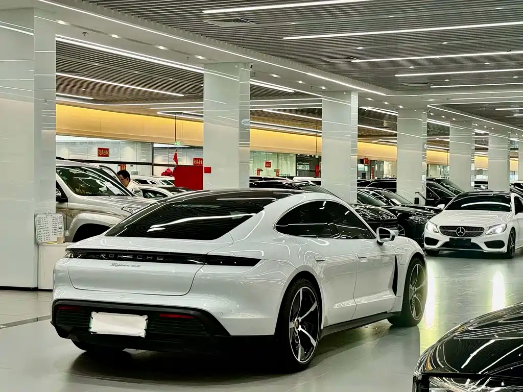 Porsche Taycan 2021