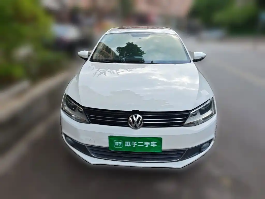 Volkswagen Sagitar 2015