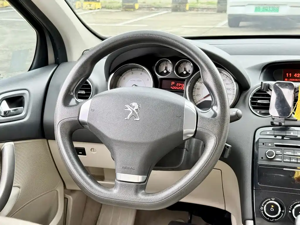 Peugeot 408 2014 — фото 14