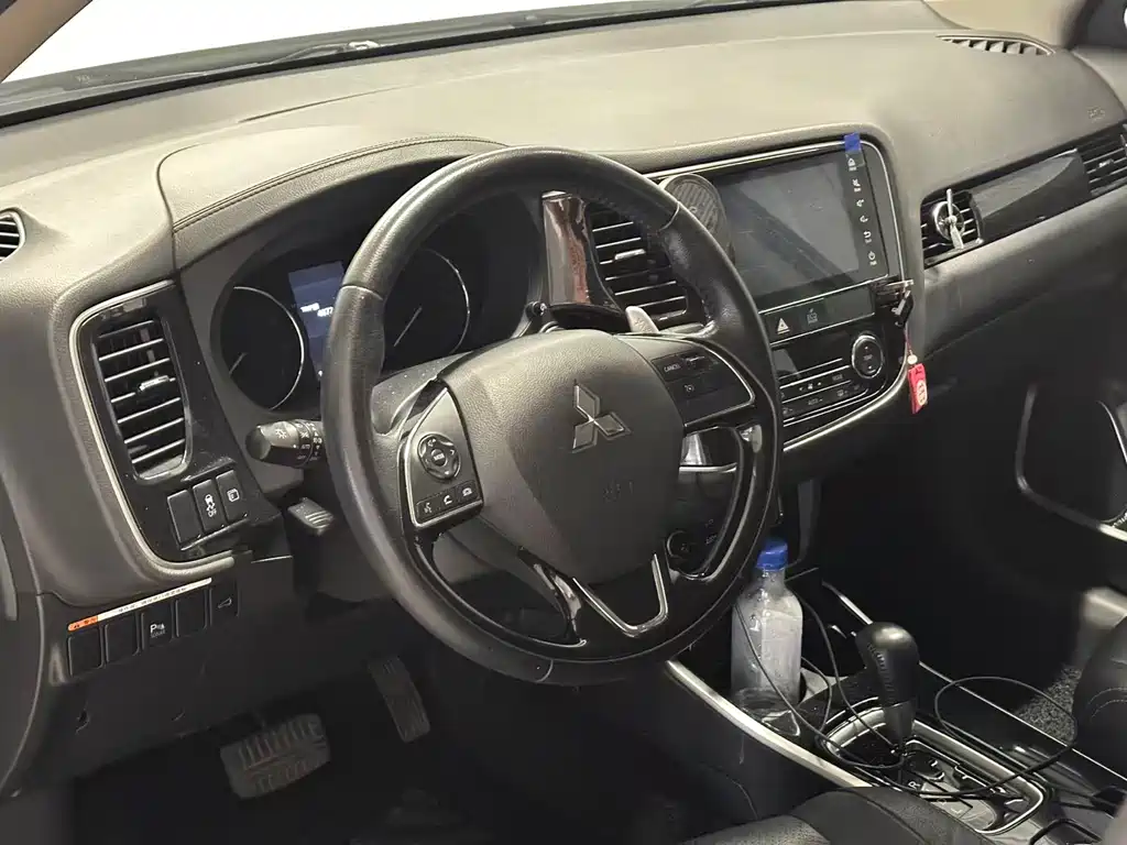 Mitsubishi Outlander 2017 — фото 4
