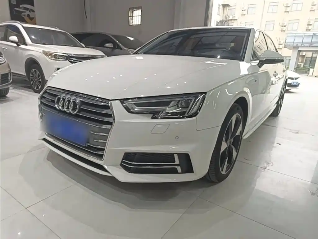 Audi A4L 2017 — фото 1