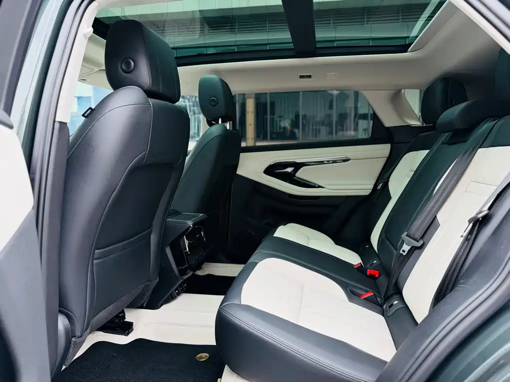 Land Rover Evoque 2023 — фото 9