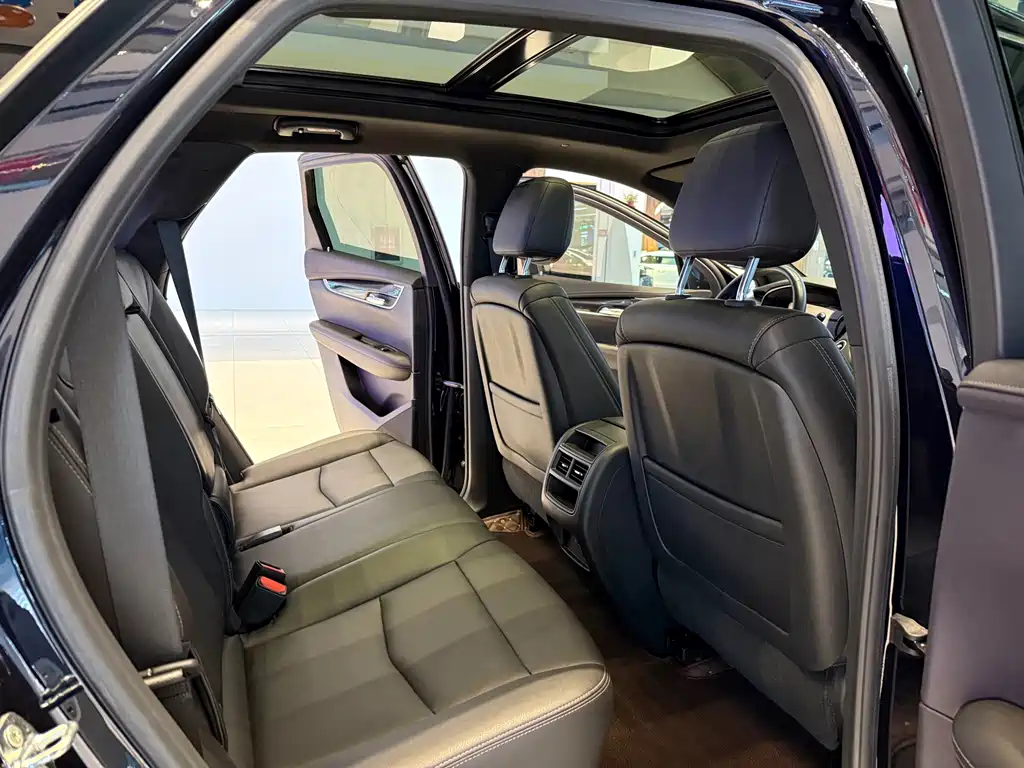 Cadillac XT5 2022 — фото 11