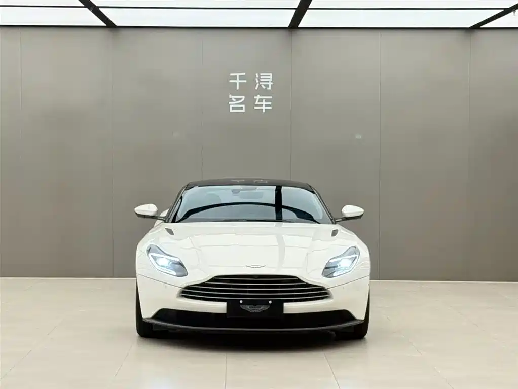 Aston Martin DB11 2019 — фото 2