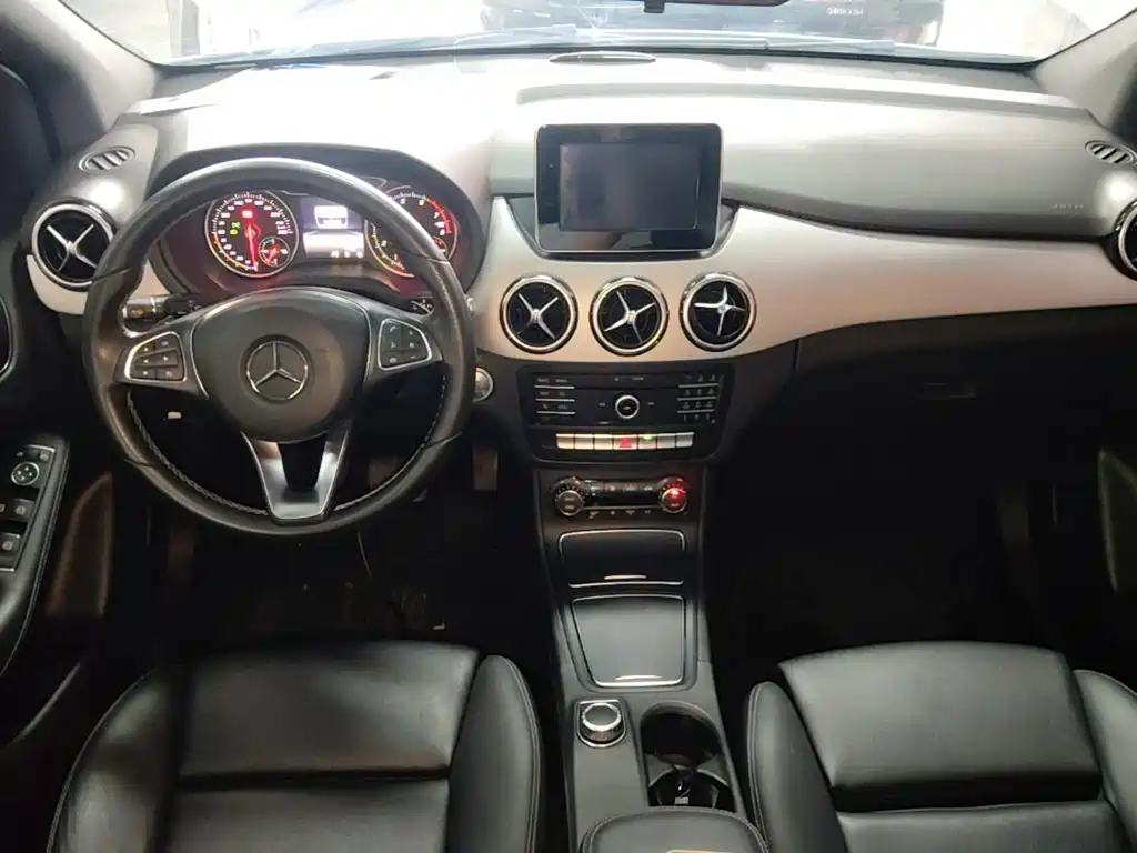 Mercedes-Benz B-Class 2016 — фото 10