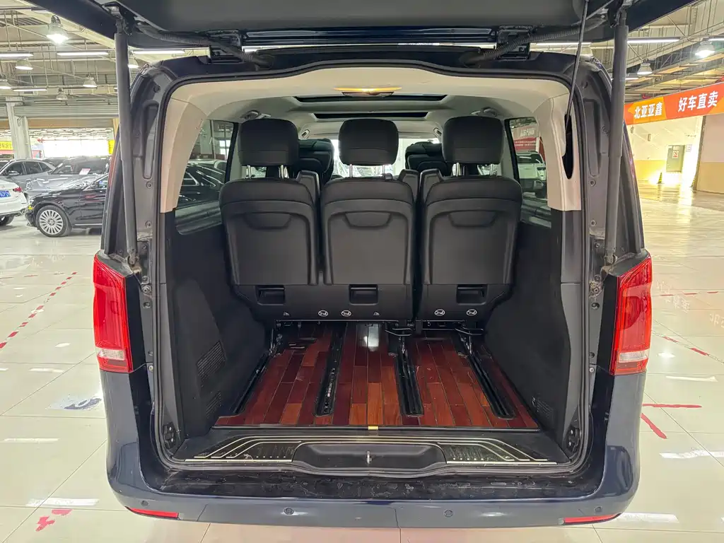 Mercedes-Benz V-Class 2017 — фото 14