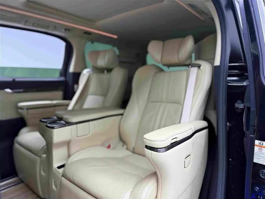 Toyota Vellfire 2021 — фото 17